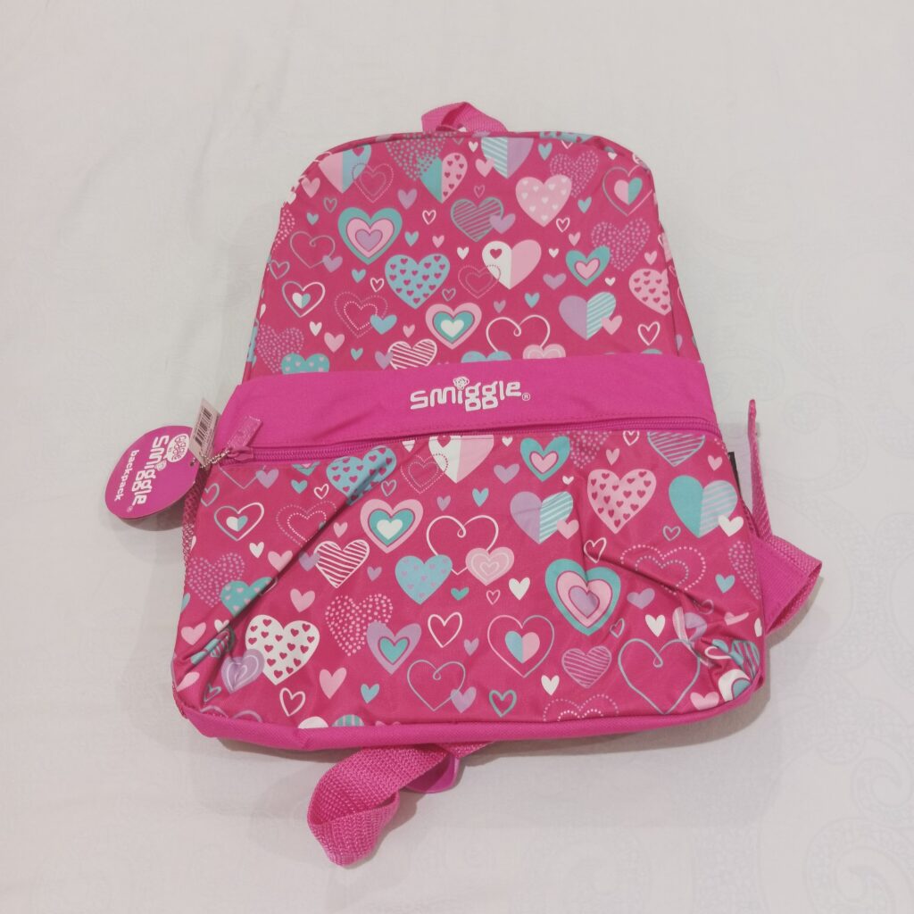 Tas Ransel Anak Sekolah (PAUD/Kindergaten) "Smiggle Giggle Heart Print Pink" warna Pink Motif Pink Heart