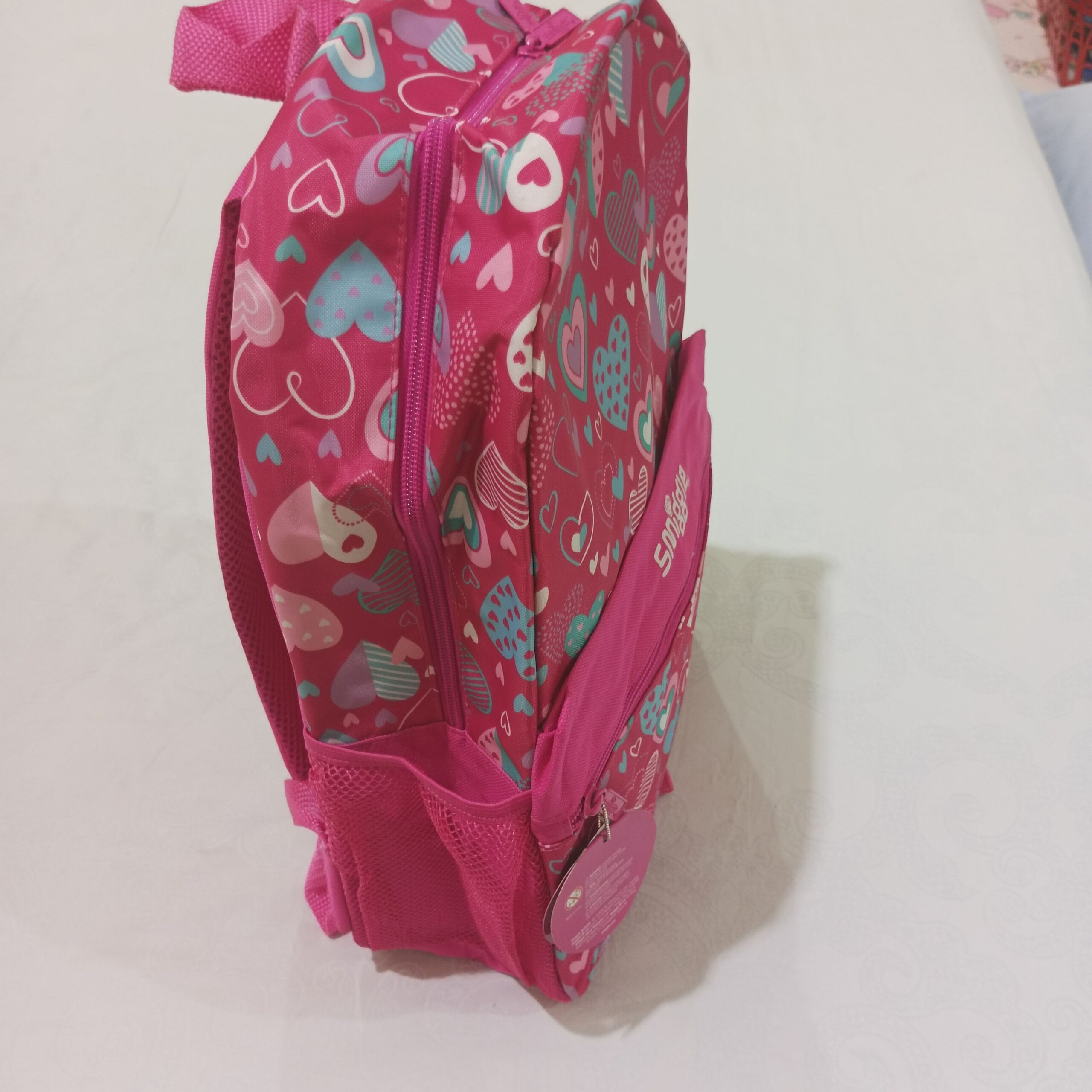 Tas Ransel Anak Sekolah (PAUD/Kindergaten) "Smiggle Giggle Heart Print Pink" warna Pink Motif Pink Heart - Gambar 4