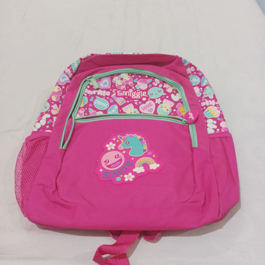 Tas Ransel Anak "Smiggle Sparkle Classic Attach Backpack" Warna  Pink Motif Unicorn Smile!