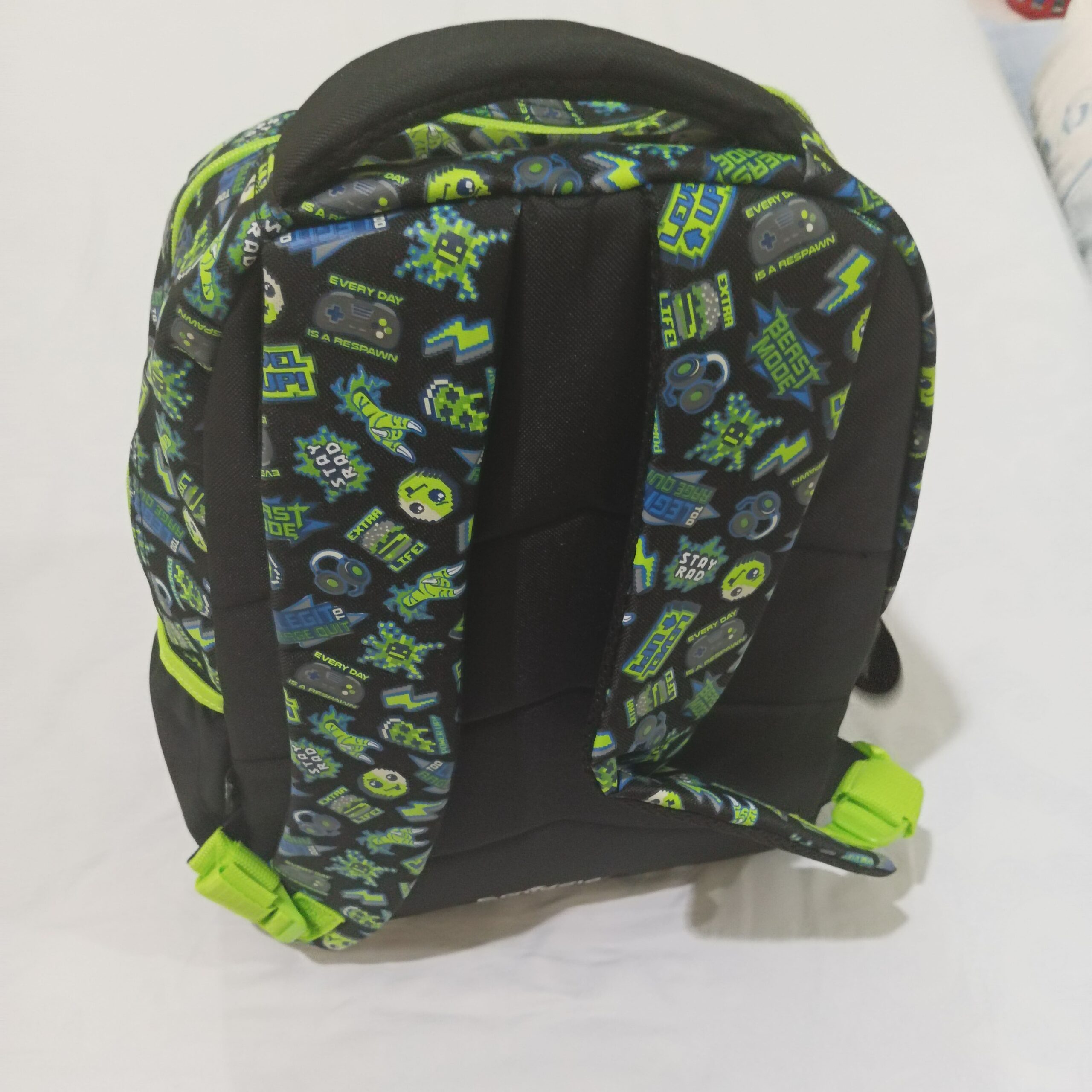 Tas Ransel Anak Sekolah "Smiggle Classic Dash Beast Mode Dino" Warna Black Green Motif Dinosaurus - Gambar 3