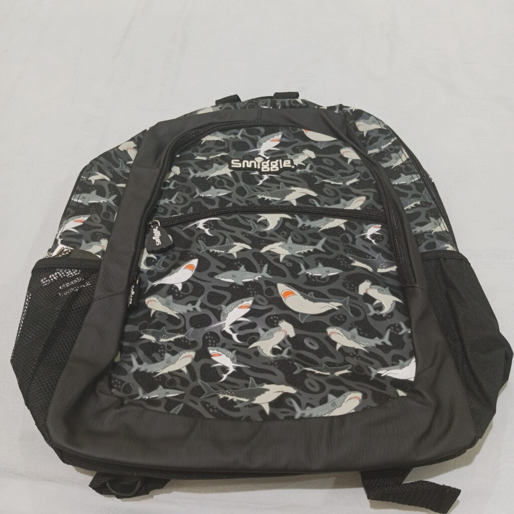 Tas Ransel Anak "Smiggle Drift/Wild Side Classic Shark Backpack" warna Black Grey! motif Ikan Hiu